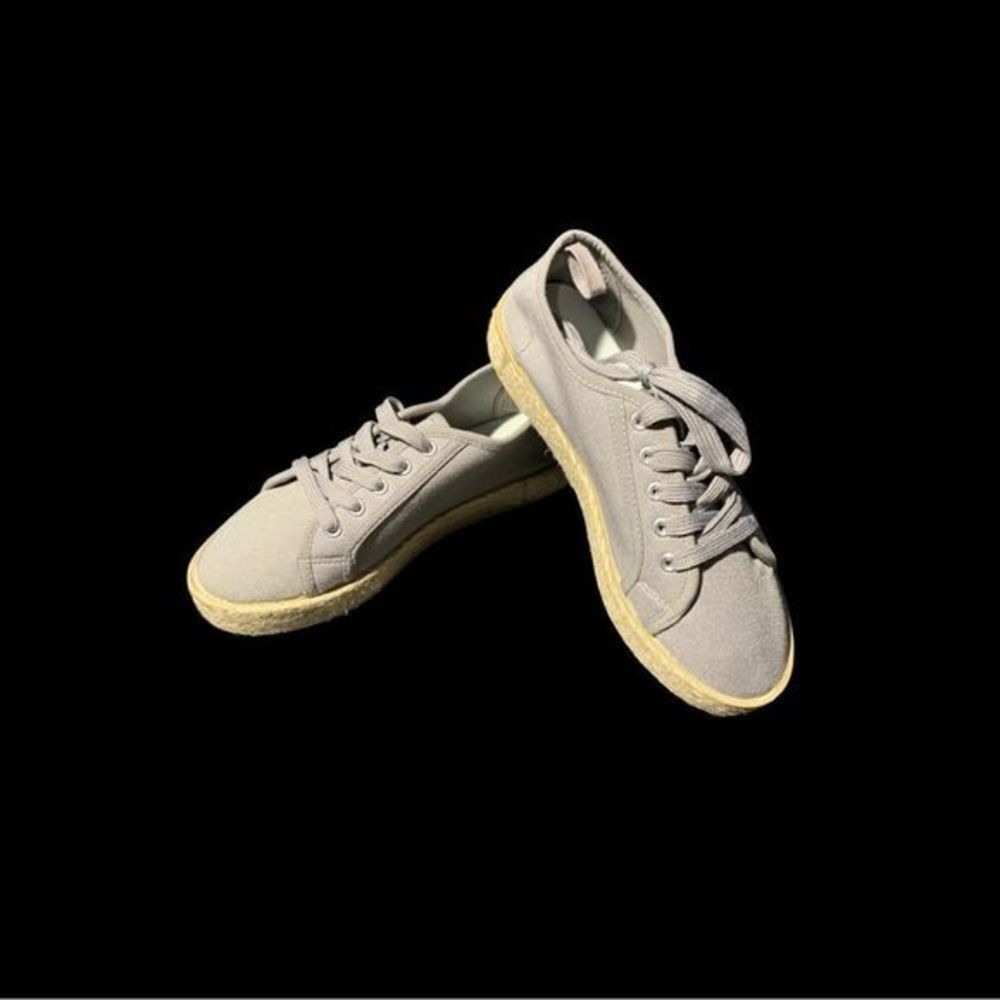 NWOT Arden ortholite thick sole sneaker